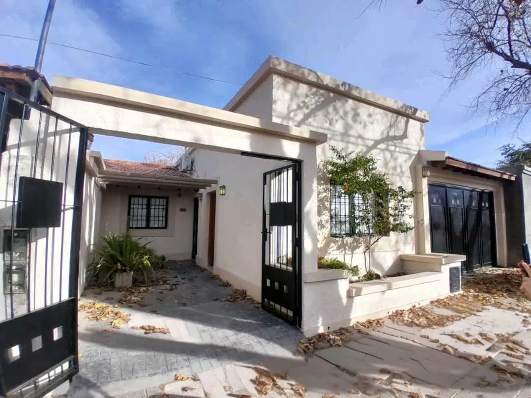 Casa en Alquiler 4 habit. con cochera doble, B° Parque Norte Las Heras 8