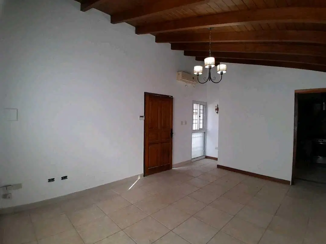 Casa en Alquiler 4 habit. con cochera doble, B° Parque Norte Las Heras 1
