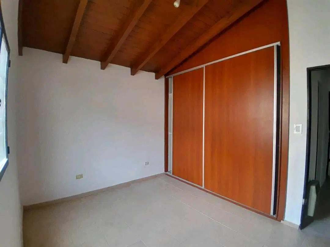 Casa en Alquiler 4 habit. con cochera doble, B° Parque Norte Las Heras 3