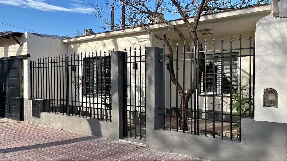 Casa en Venta 4 Dormitorios a 1 cuadra de Palmares, Godoy Cruz 1