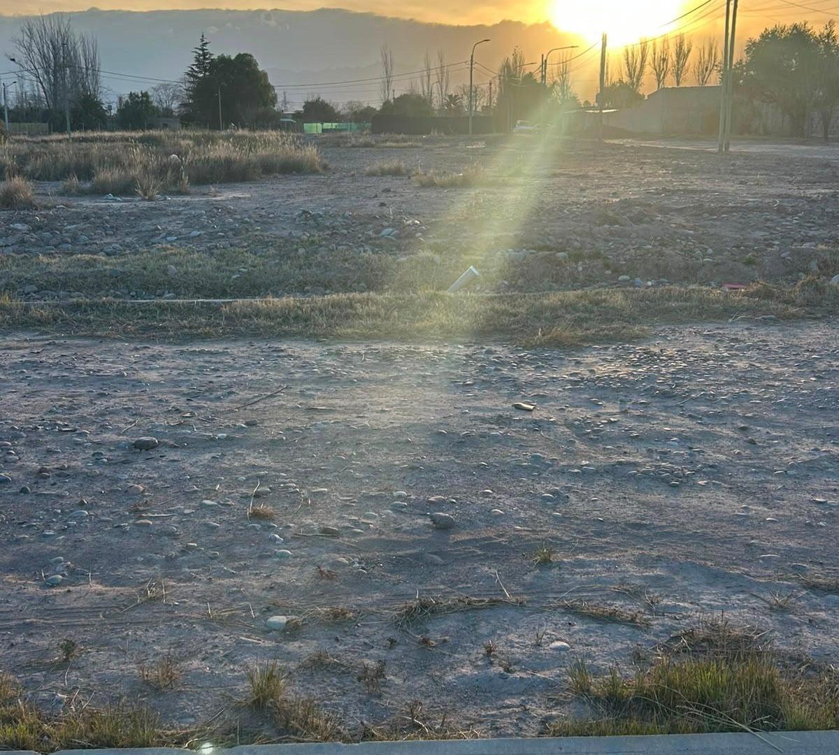 Foto de Lote esquina en venta en Rusell Maipu en barrio abierto, imagen 3