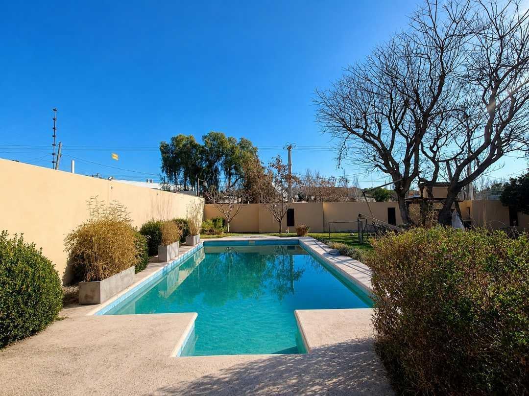 Foto de Alquilamos excepcional casa con pileta en Chacras de Coria., imagen 3