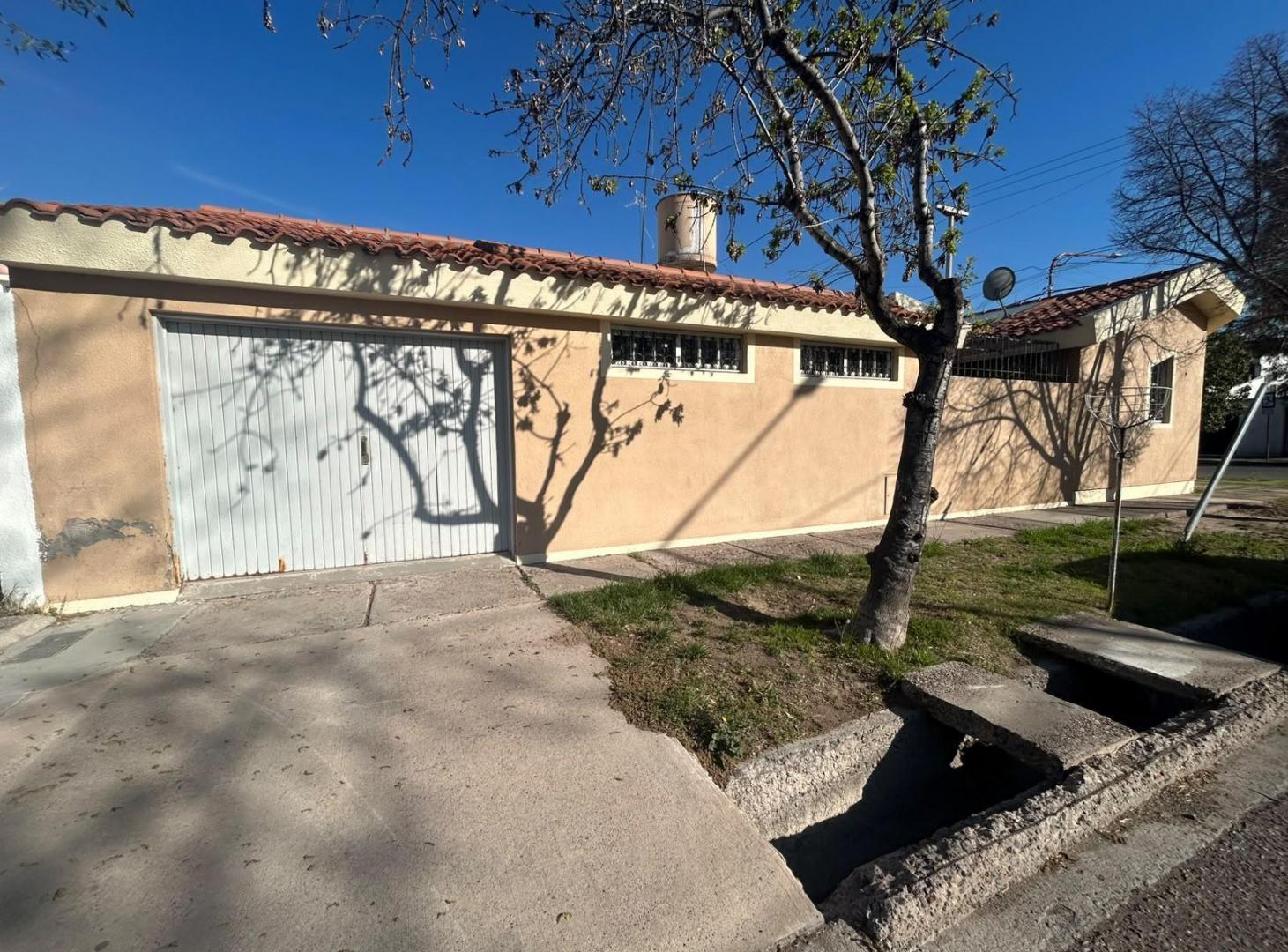 Foto de Casa en venta en San Martin Mendoza CEC 4 ubicación inmejorable, imagen 3