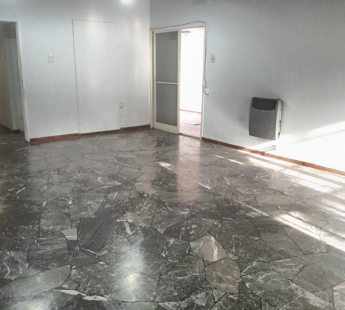 Foto de Casa en Venta de 3 dormitorios con Jardín en Godoy Cruz, imagen 1