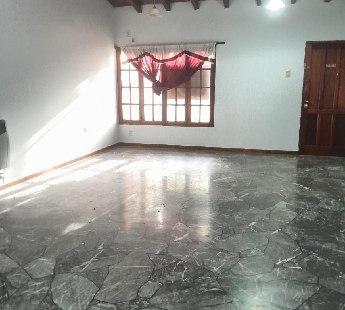 Foto de Casa en Venta de 3 dormitorios con Jardín en Godoy Cruz, imagen 2