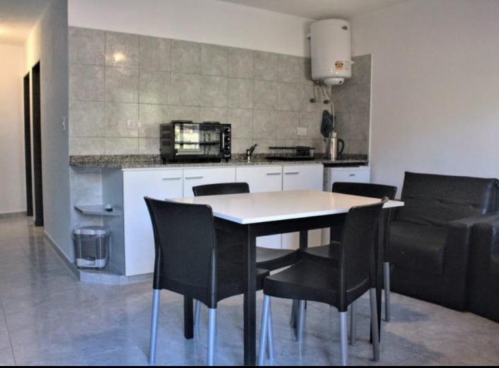 Oportunidad!! Venta de 8 deptos. con pileta, quincho, P/ turismo con escritura 4