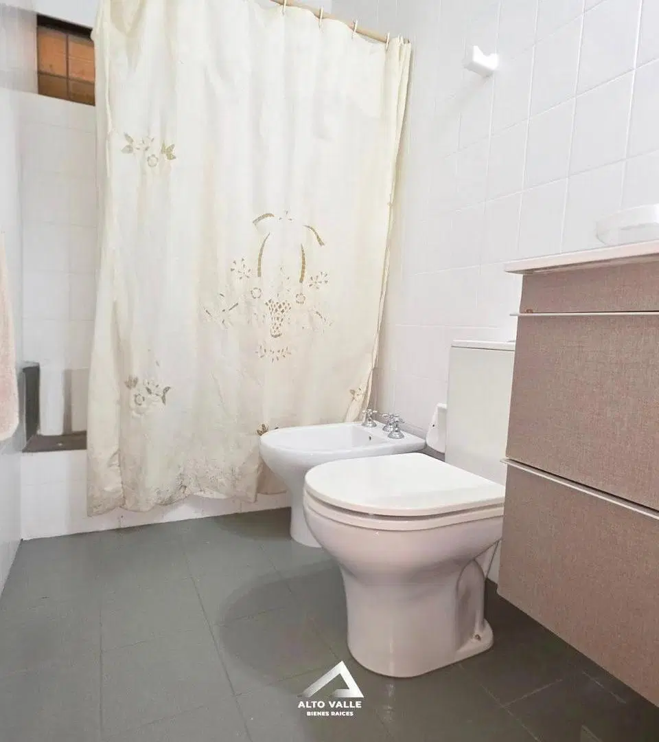 Casa en Zona SurCASA EN VENTA DE 3 DORMITORIOS CON AMPLIO FONDO – BARRIO SANTA ANA II 8