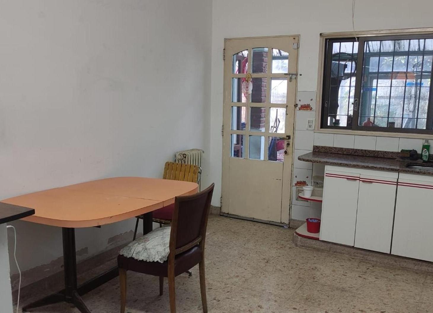 PH TIPO CASA 3 AMB AL FRENTE Y EN PLANTA BAJA CON JARDIN