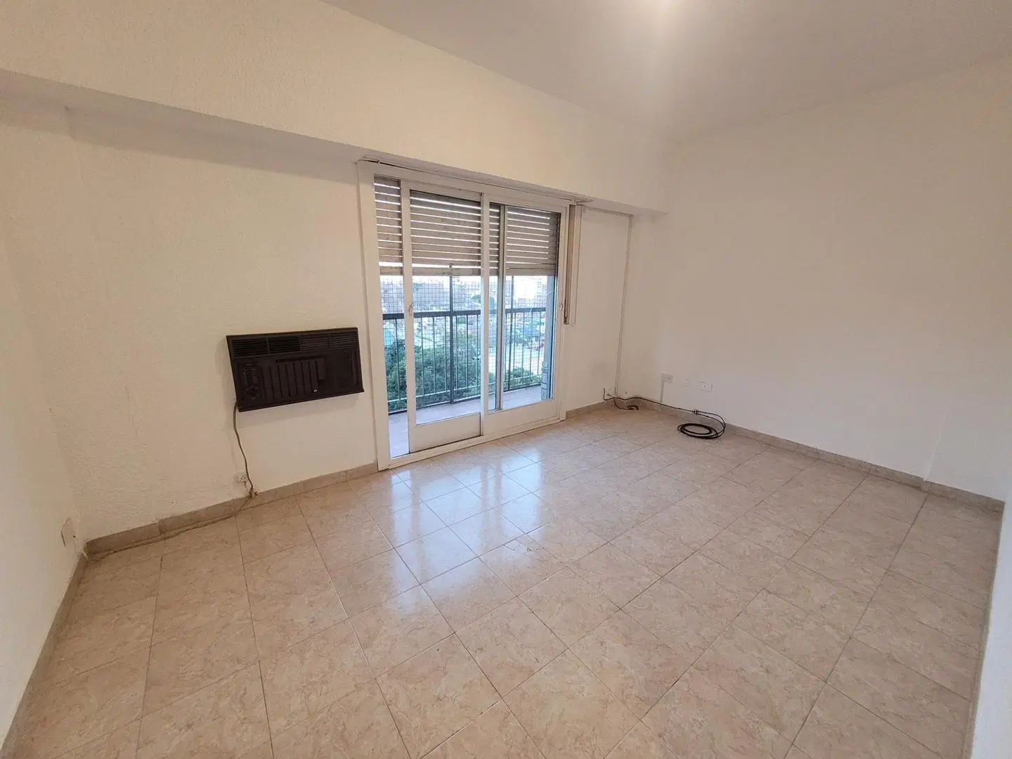 VILLA BALLESTER CENTRO: SEMIPISO 3 AMB CON COCHERA.CONSULTE! 4