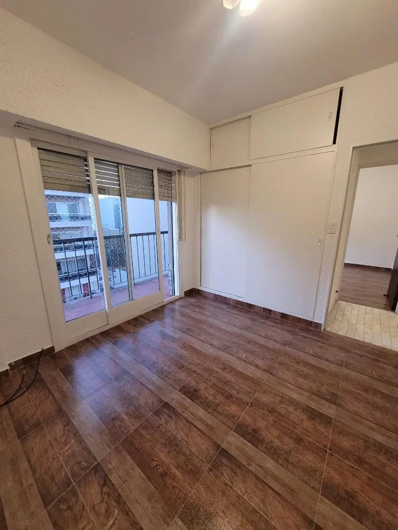 VILLA BALLESTER CENTRO: SEMIPISO 3 AMB CON COCHERA.CONSULTE! 3