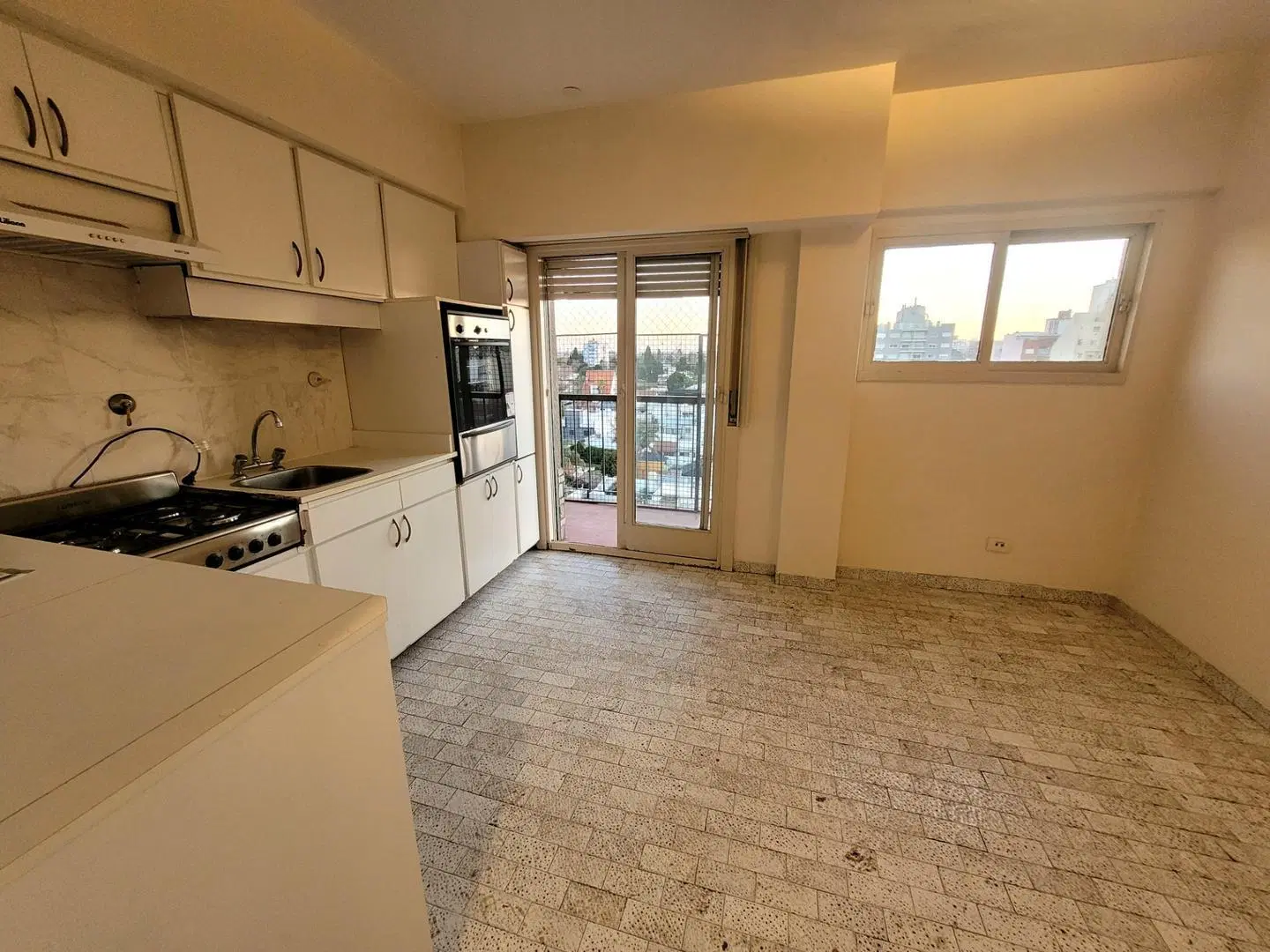 VILLA BALLESTER CENTRO: SEMIPISO 3 AMB CON COCHERA.CONSULTE! 2