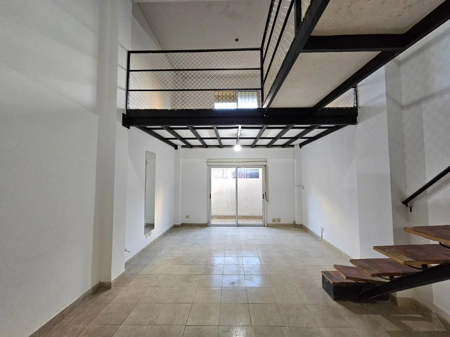 MONOAMBIENTE Y 1/2 EN PB, CENTRO DE VILLA BALLESTER , CON PE 3
