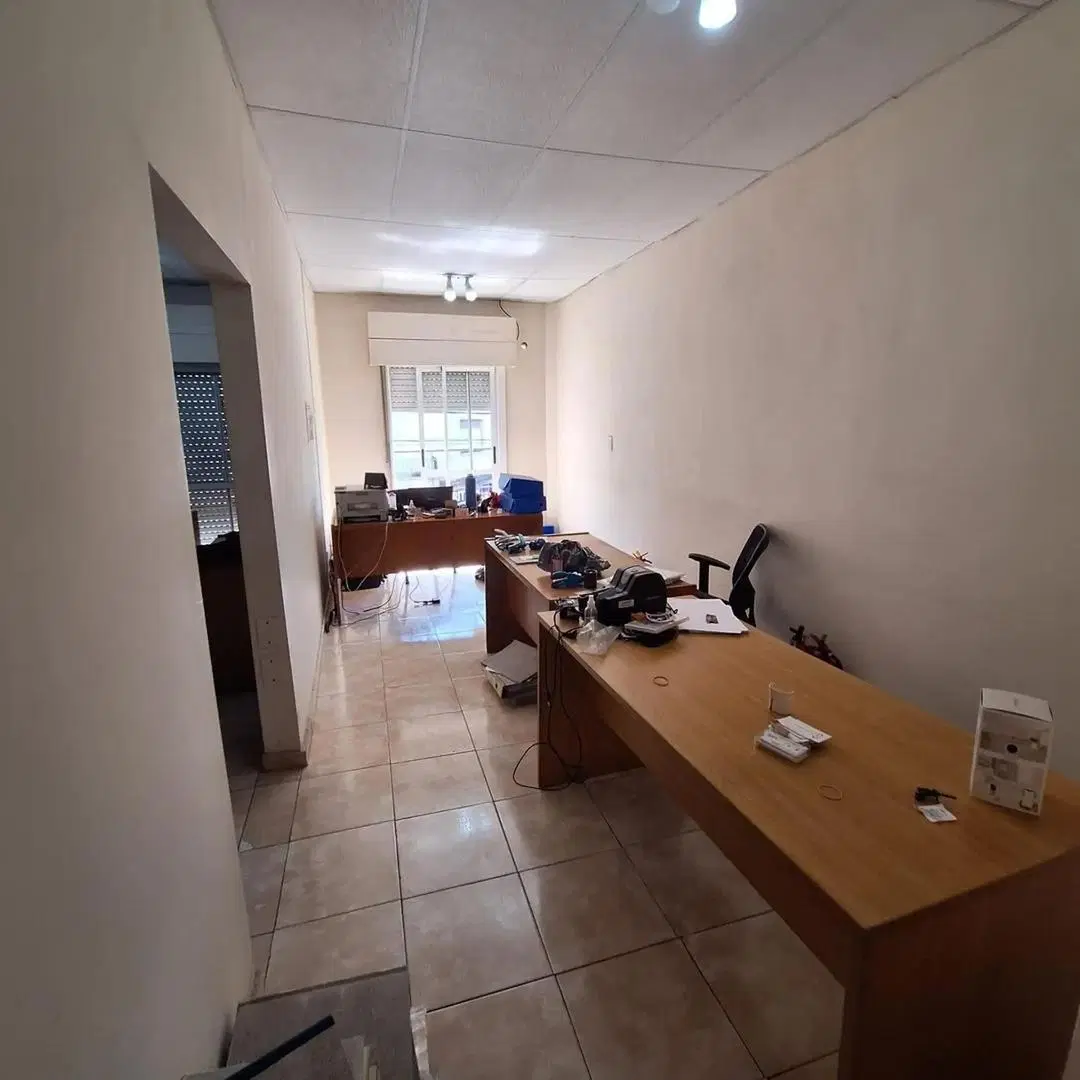 SAN MARTIN CENTRO:  ALQUILER DE OFICINAS 1° PISO AL FRENTE 5