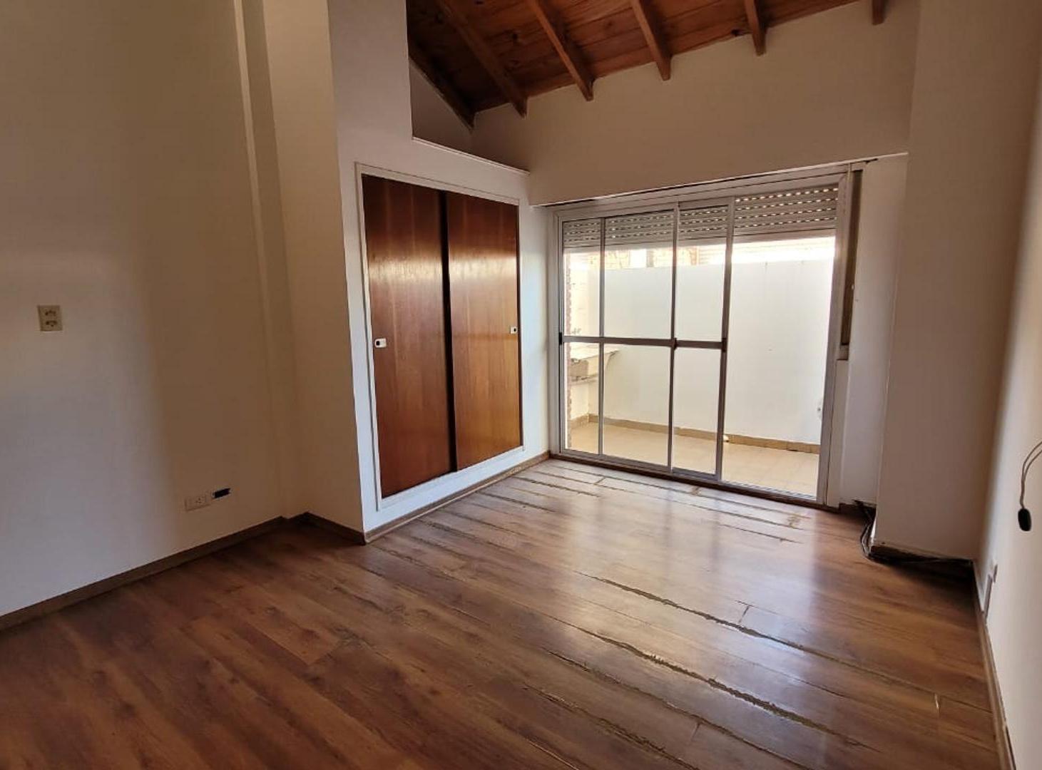 Foto de BALLESTER CENTRO DEPTO 2 AMB TIPO DUPLEX AL FRENTE, imagen 1
