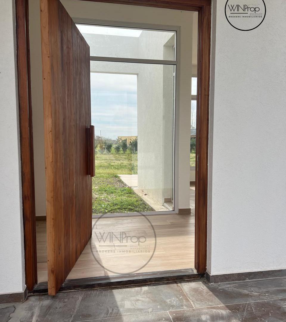 Foto de CASA EN VENTA - CLUB CAMPO SAN ROQUE LUJÁN A ESTRENAR, imagen 2