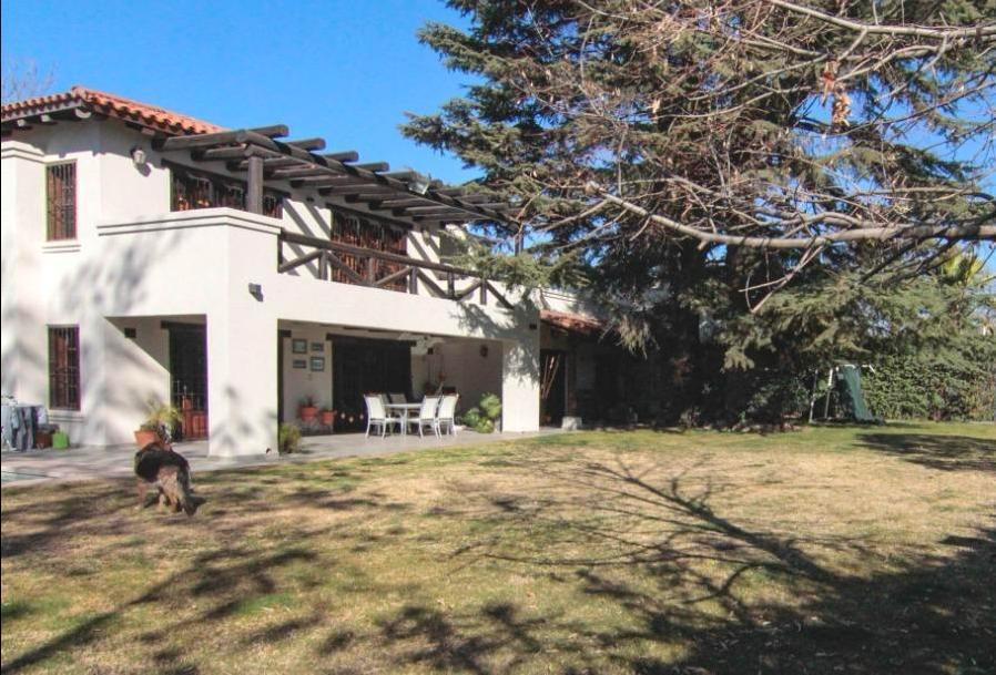 Casa en Venta. Callejon Cerrado Sobre Pueyrredon. Chacras de Coria. 3