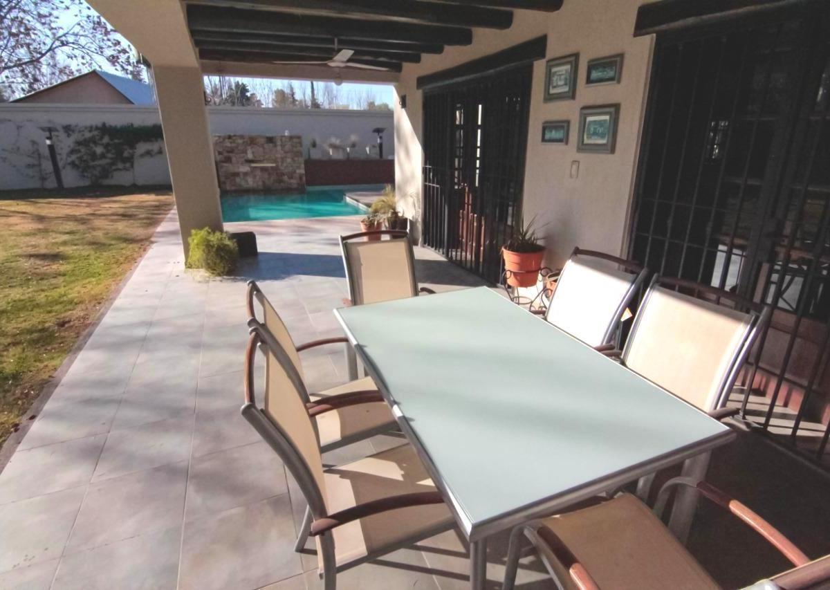 Casa en Venta. Callejon Cerrado Sobre Pueyrredon. Chacras de Coria. 1