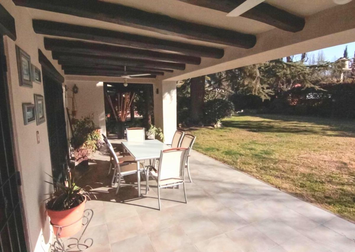 Casa en Venta. Callejon Cerrado Sobre Pueyrredon. Chacras de Coria. 2