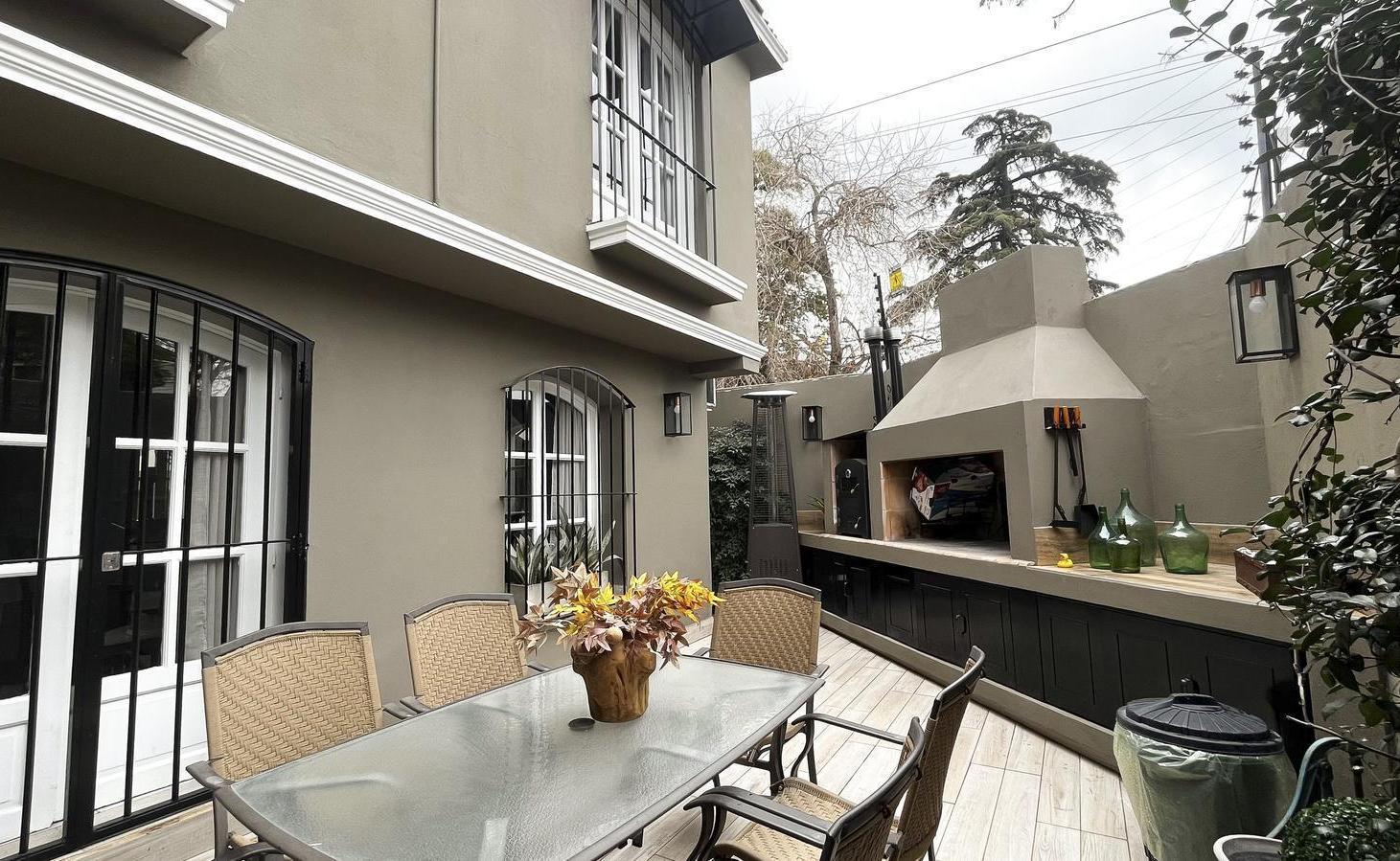 Foto de CASA ESQUINA EN VENTA FRENTE A PLAZA BIRITOS. Godoy Cruz | Apta, imagen 3