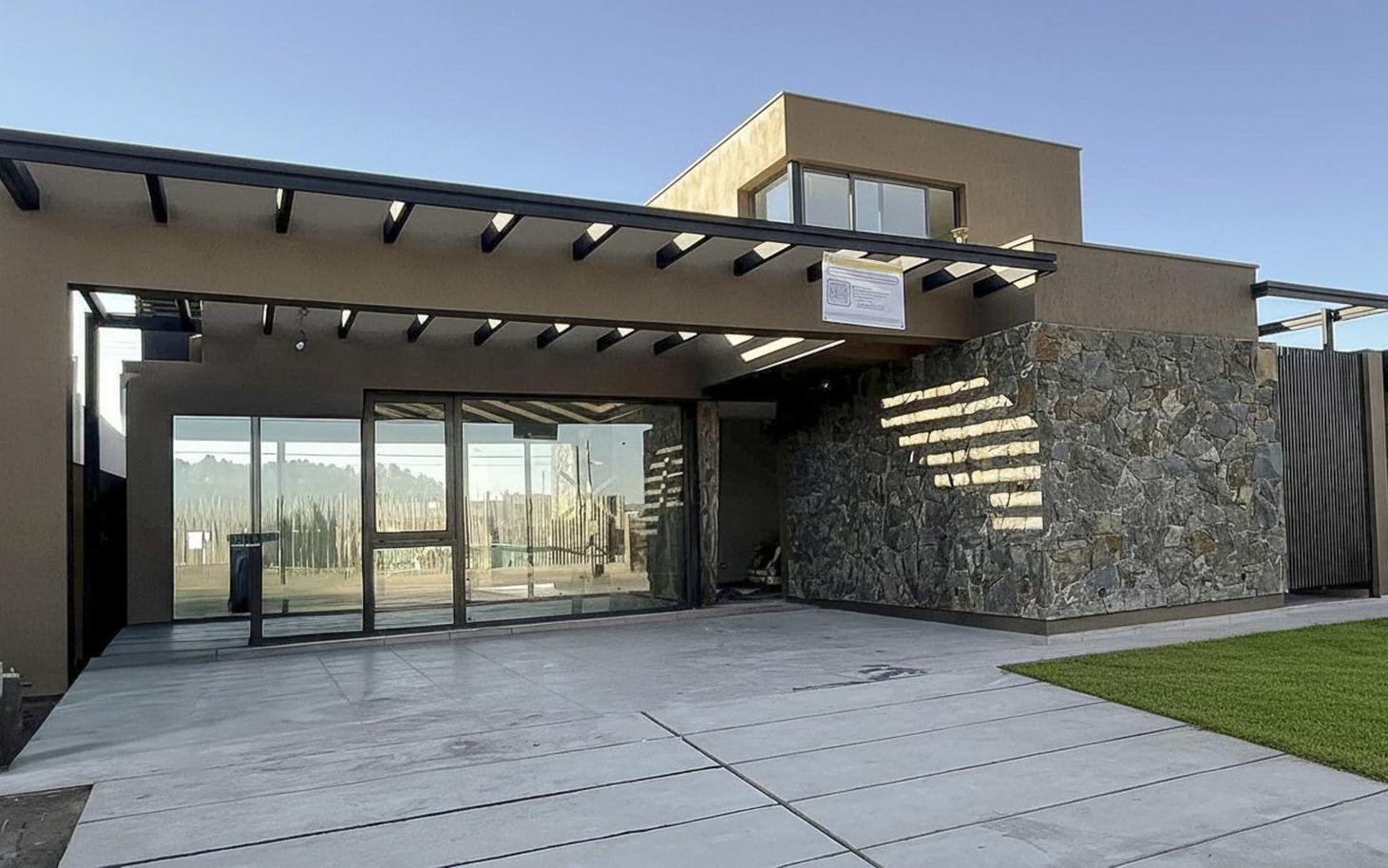 Foto de CASA EN CONSTRUCCION. BARRIO PRIVADO LAR DE TERRADA. CARRODILLA. LUJAN, imagen 1