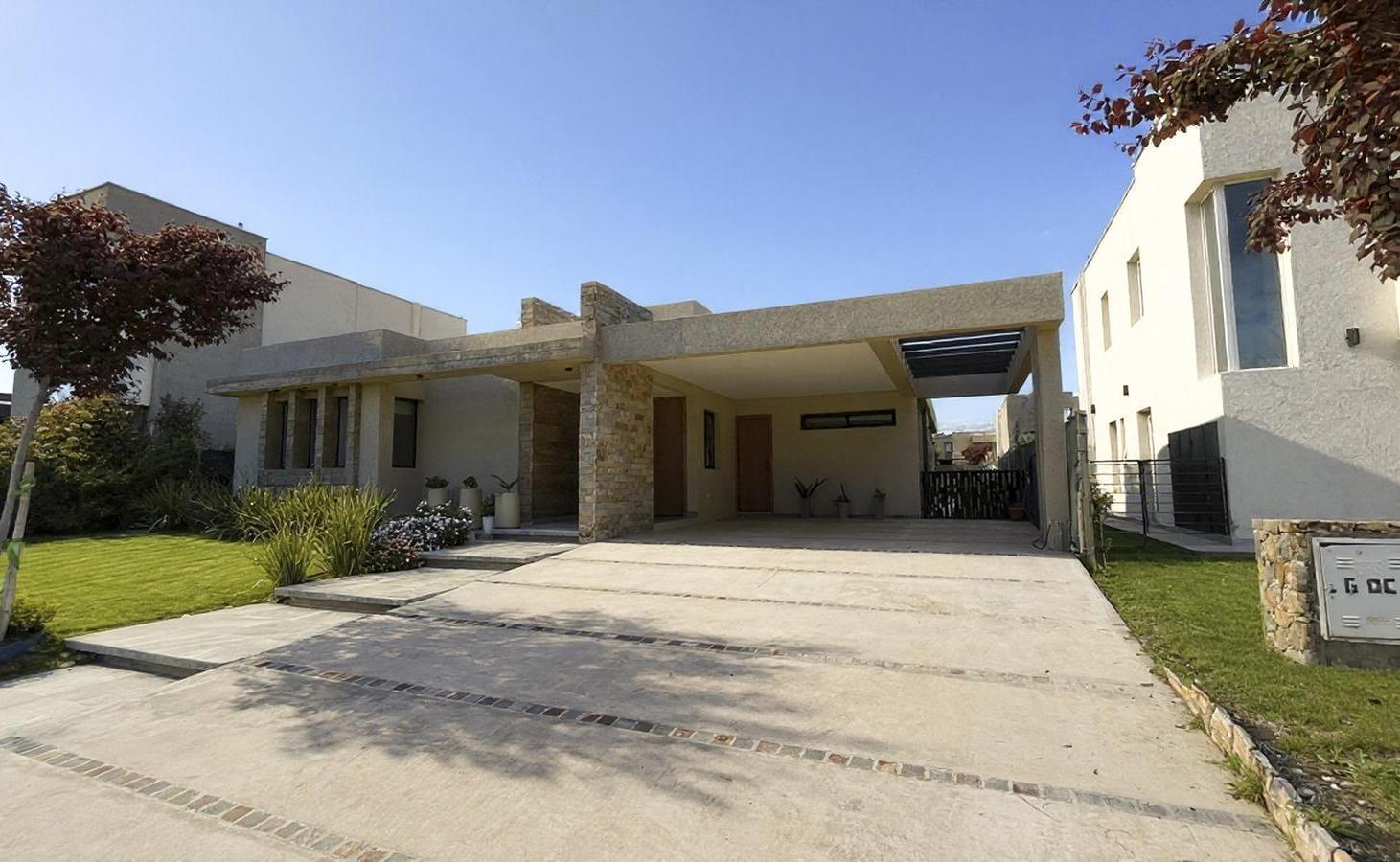 Foto de CASA EN VENTA RINCON VIAMONTE. VISTALBA. MENDOZA., imagen 4