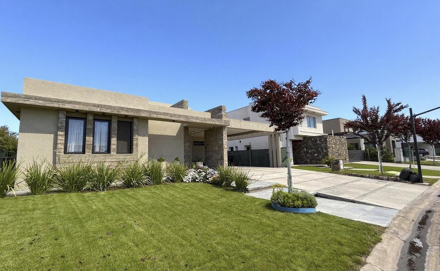 Foto de CASA EN VENTA RINCON VIAMONTE. VISTALBA. MENDOZA., imagen 3