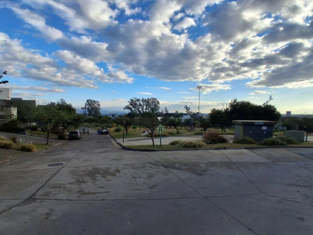 Lote ESQUINA 600 m² en Santina Norte – Valle Escondido 2