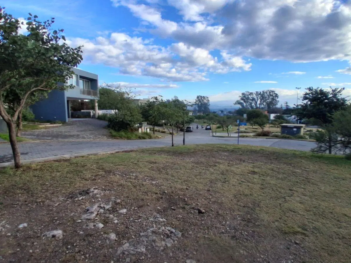 Lote ESQUINA 600 m² en Santina Norte – Valle Escondido 5