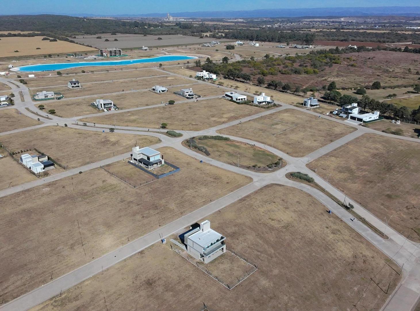 VENTA LOTE 550m EN ACQUAVISTA FRENTE SUR APTO PARA CONSTRUIR
