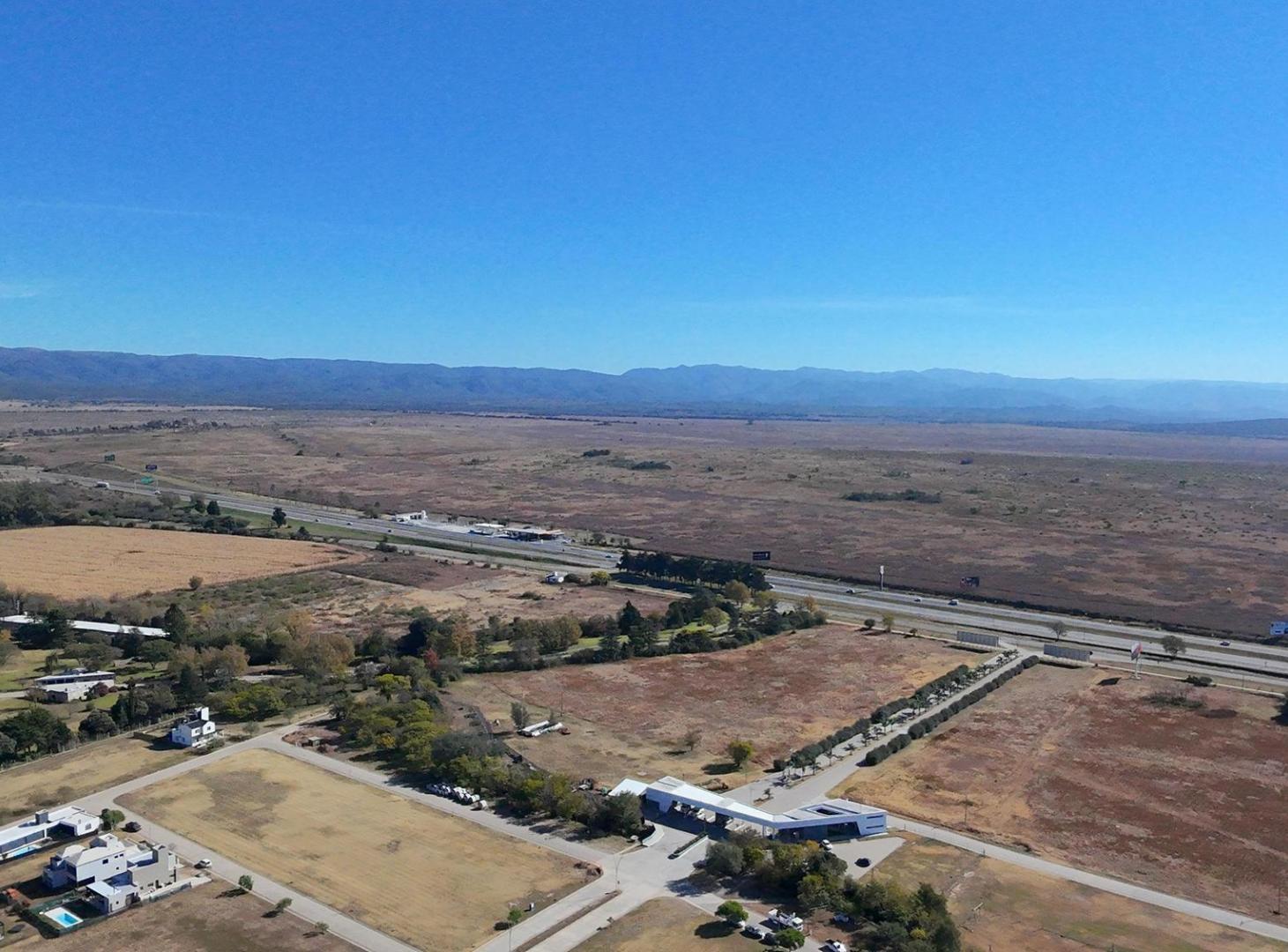 VENTA LOTE 550m EN ACQUAVISTA FRENTE SUR APTO PARA CONSTRUIR