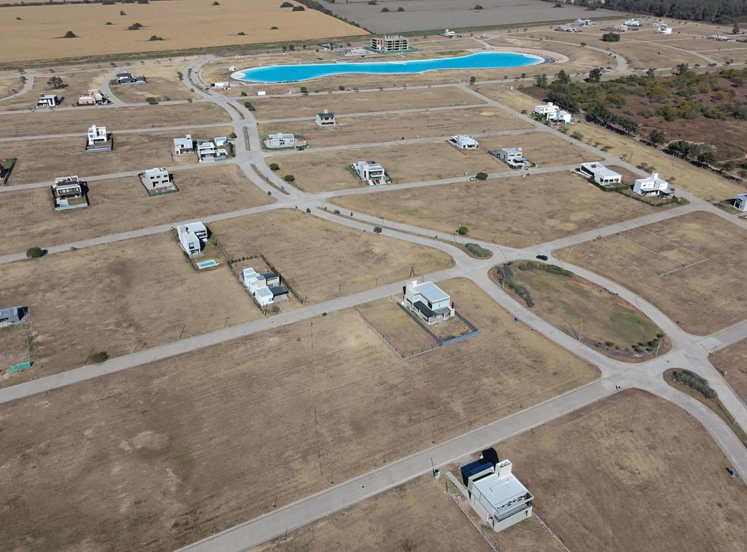 VENTA LOTE 550m EN ACQUAVISTA FRENTE SUR APTO PARA CONSTRUIR