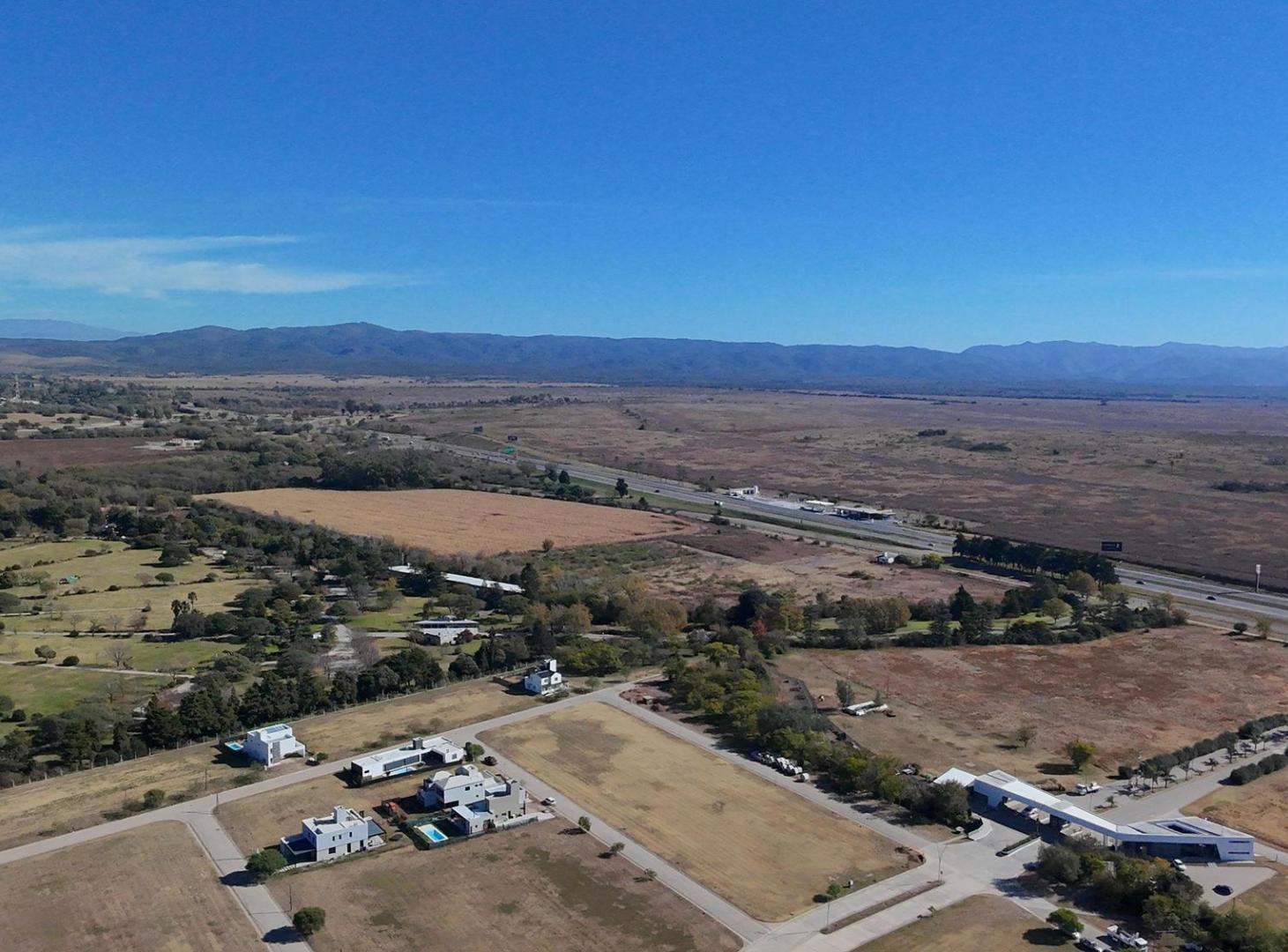 VENTA LOTE 550m EN ACQUAVISTA FRENTE SUR APTO PARA CONSTRUIR