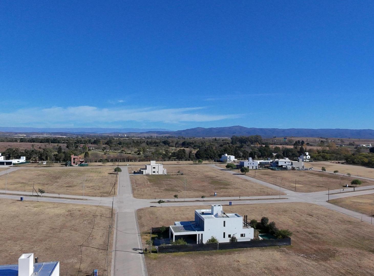 VENTA LOTE 550m EN ACQUAVISTA FRENTE SUR APTO PARA CONSTRUIR