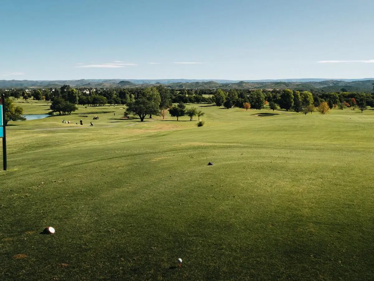 LOTE EN VENTA VALLE DEL GOLF 800 M2 2