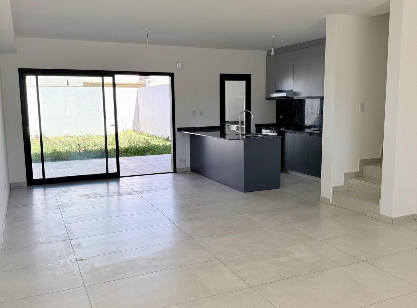 Foto de DUPLEX DE CATEGORIA 3 DORMITORIOS, 3 BAÑOS - DOCTA BOULEVARD, ETAPA 2, imagen 4