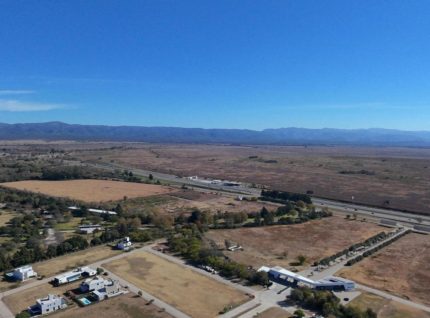 Foto de VENTA LOTE 550m EN ACQUAVISTA FRENTE SUR APTO PARA CONSTRUIR, imagen 4