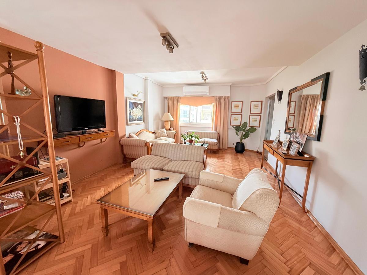 Departamento Triplex (7 Amb C/ Coch) - Venta - Villa del Parque 4