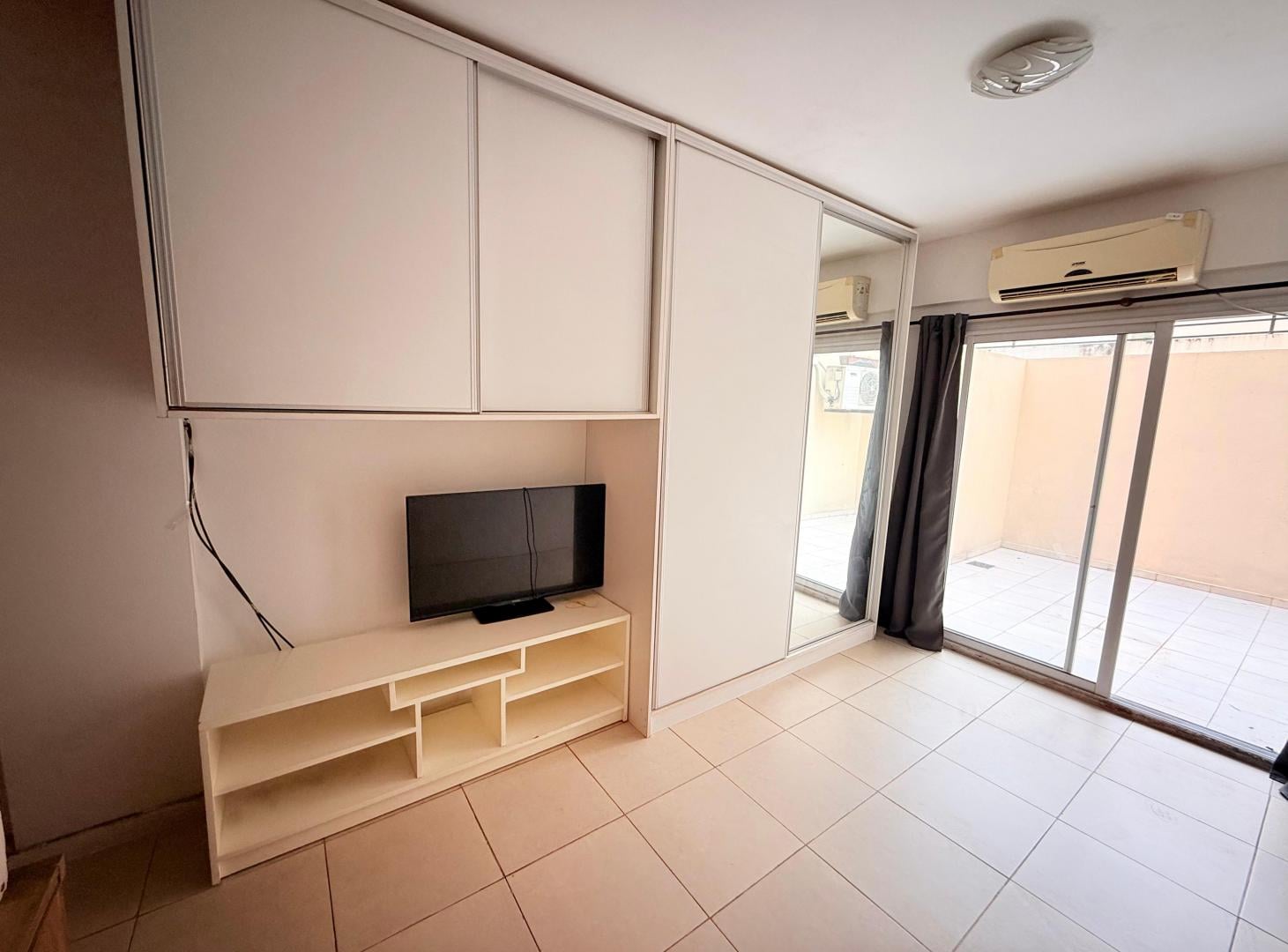 Foto de Departamento de 40 m² en venta en Monte Castro, imagen 5