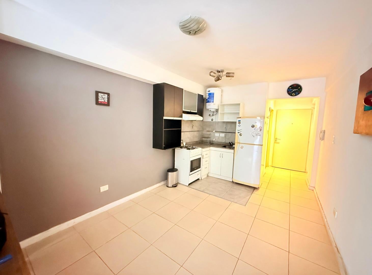 Foto de Departamento de 40 m² en venta en Monte Castro, imagen 1
