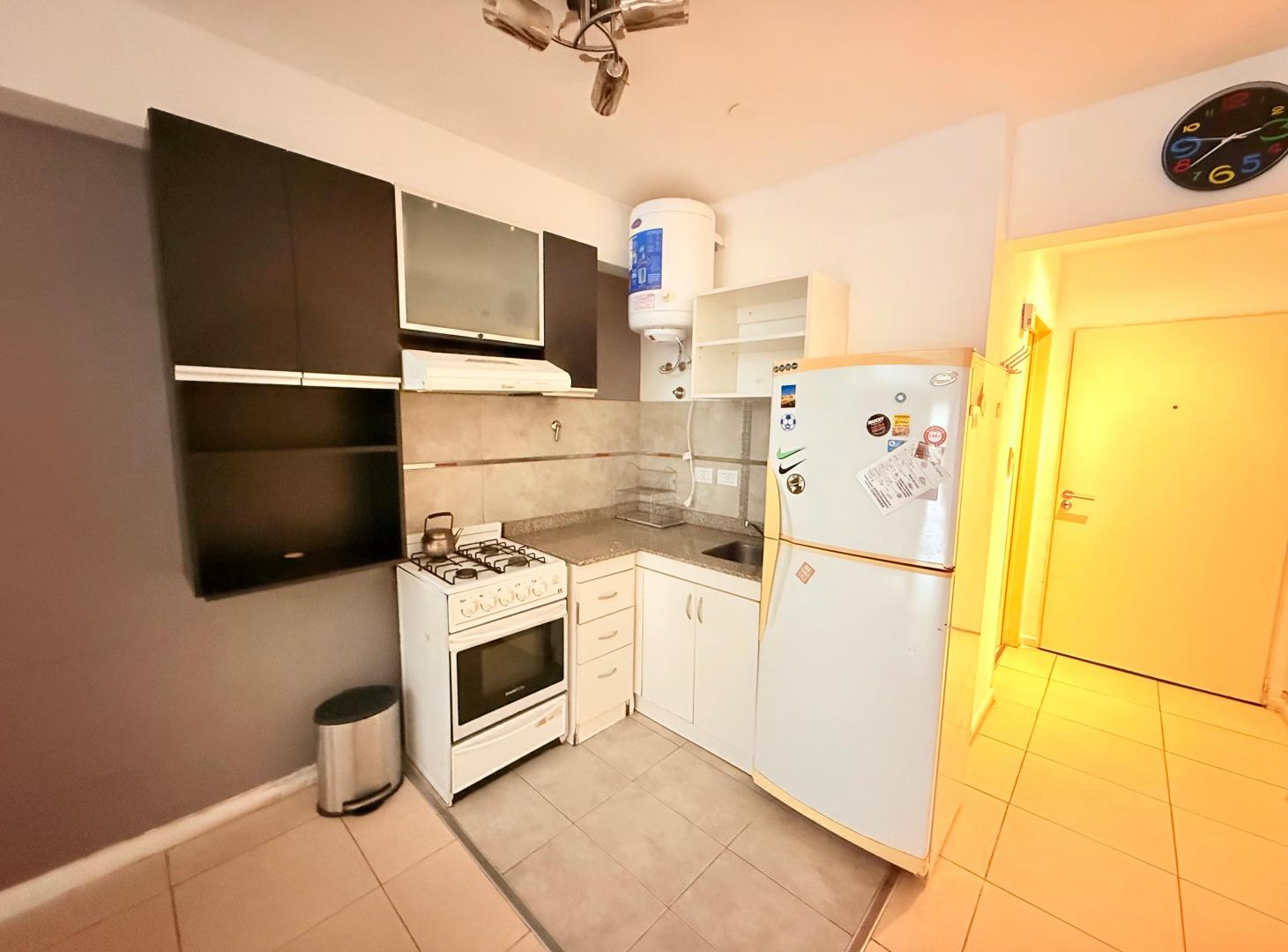 Foto de Departamento de 40 m² en venta en Monte Castro, imagen 3