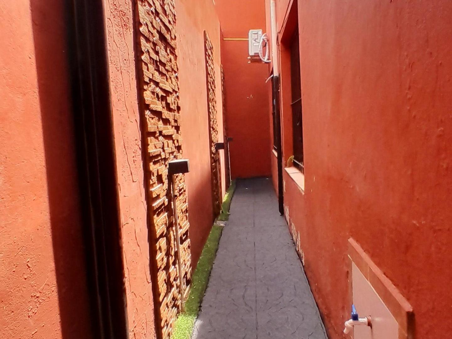 Foto de Encantadora Casa con local comercial, 3 ambientes con Patio y Terraza, imagen 3