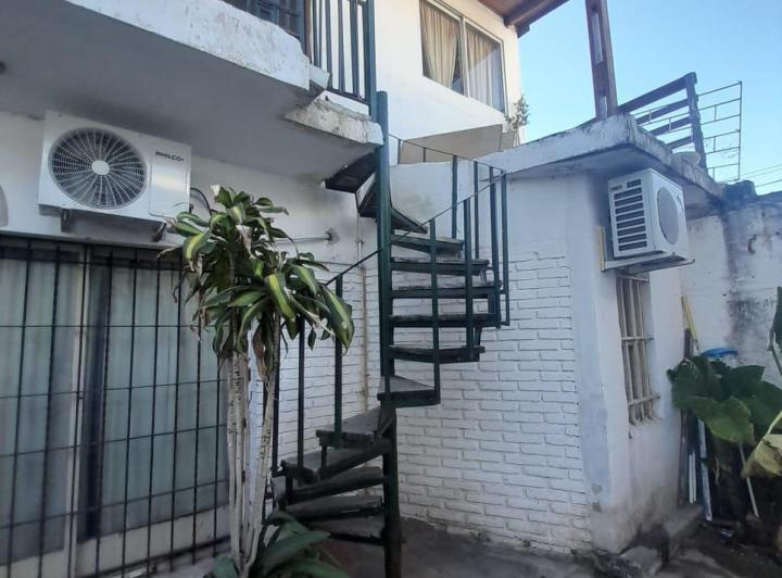 CASA MAS DEPARTAMENTO EN VENTA  UBICACIÓN AV PABLO RICHIERI 3114 BARRIO JARDÍN  3