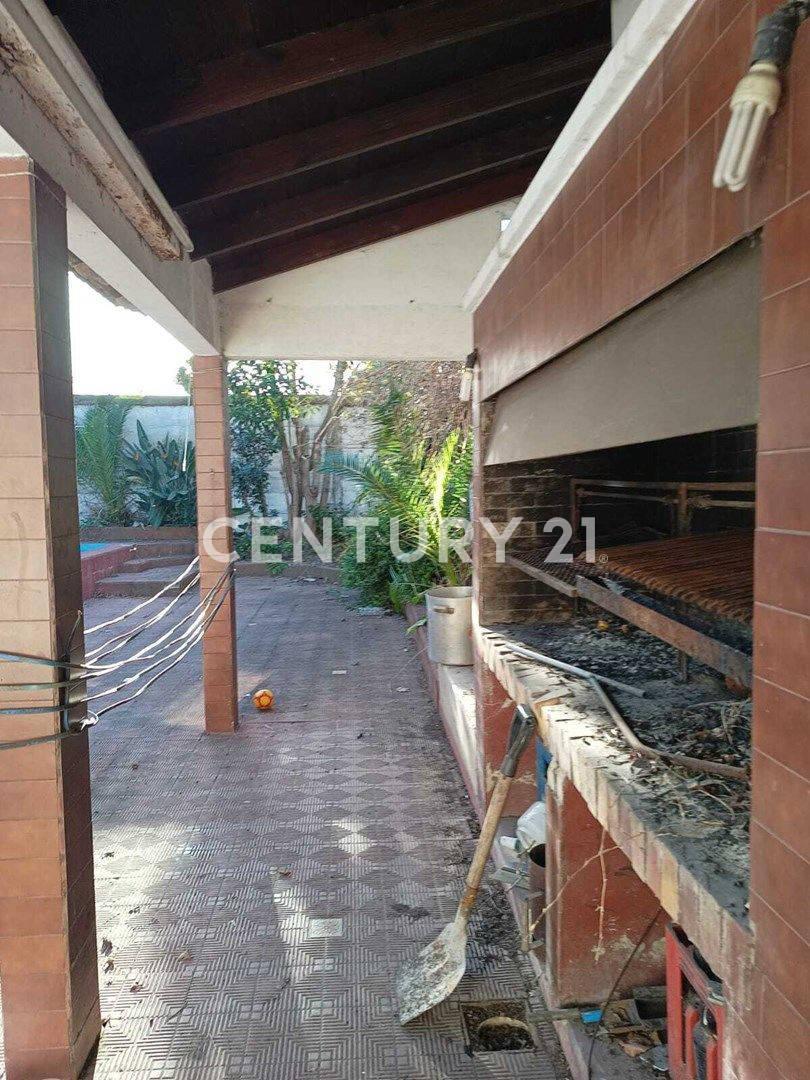Venta de Casa 8 Ambientes 5 Dorm., La Plata 1