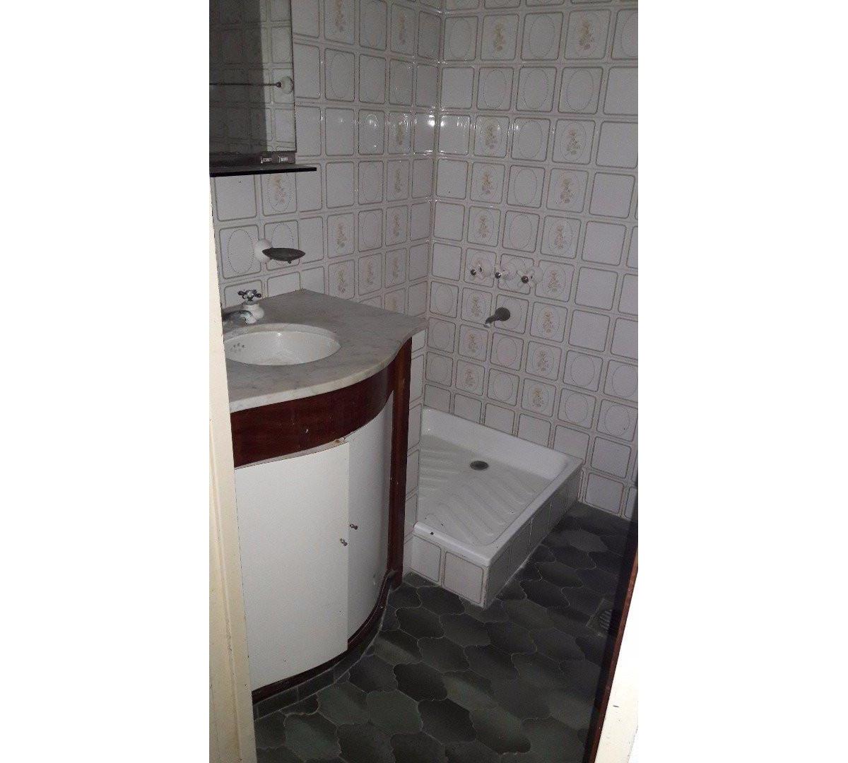 Venta de Dos Locales y Dpto de 4 Habitaciones. Mercedes (B) 5