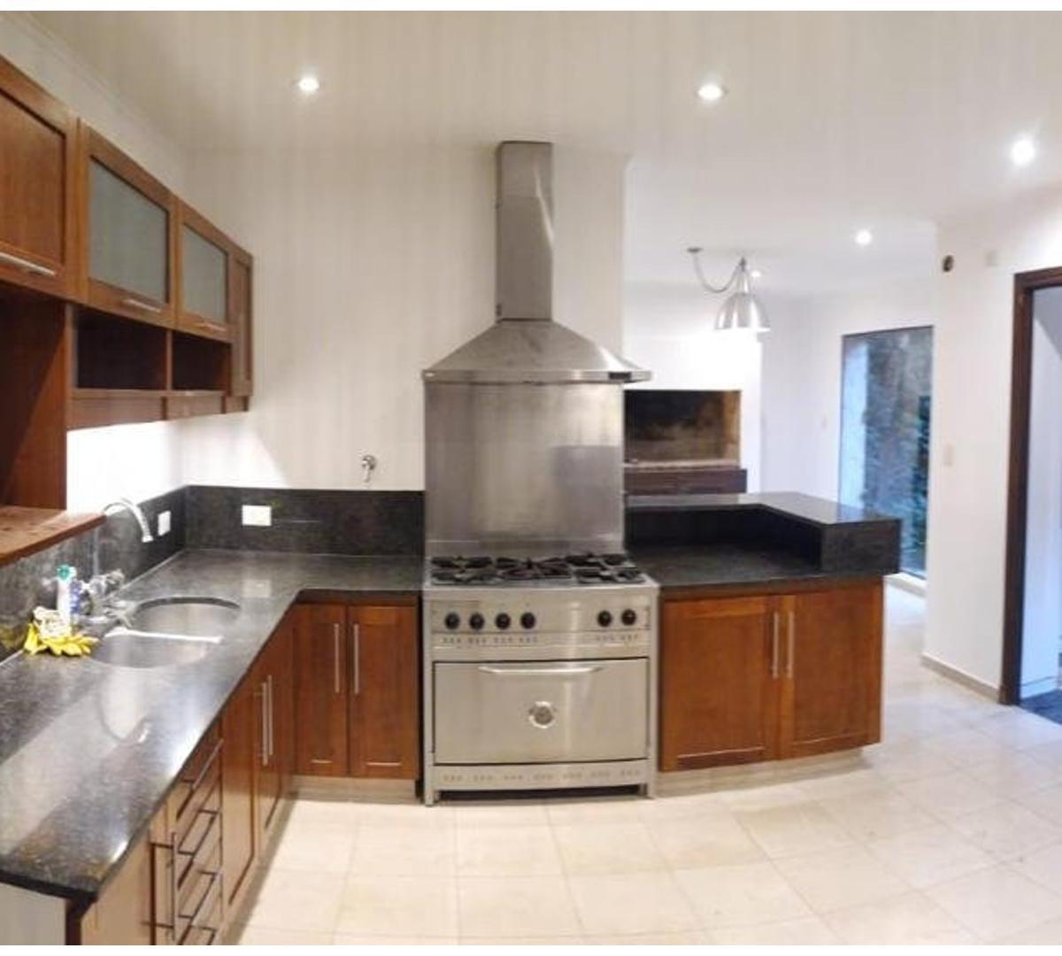 Venta de Hermosa y Amplia Casa Centrica! ¡Retasada! 4