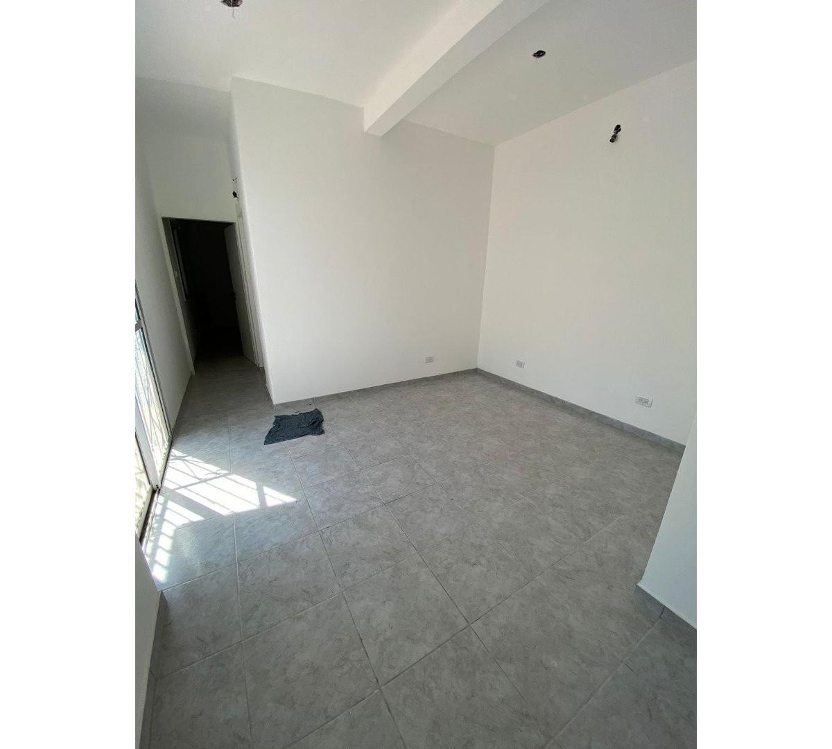 Venta de Casa Calle 11 E/ 34 y 36 de 3 Dorm. y Garage. 1
