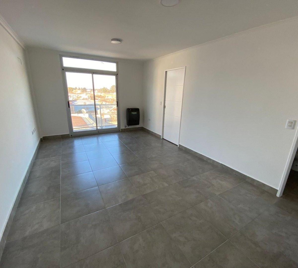 Venta de Departamento de 2 Ambientes, Centro de Mercedes (B) 3