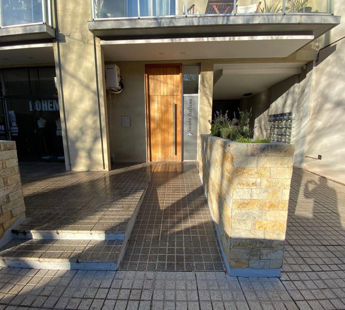 Venta de Departamento de 2 Ambientes, Centro de Mercedes (B) 1