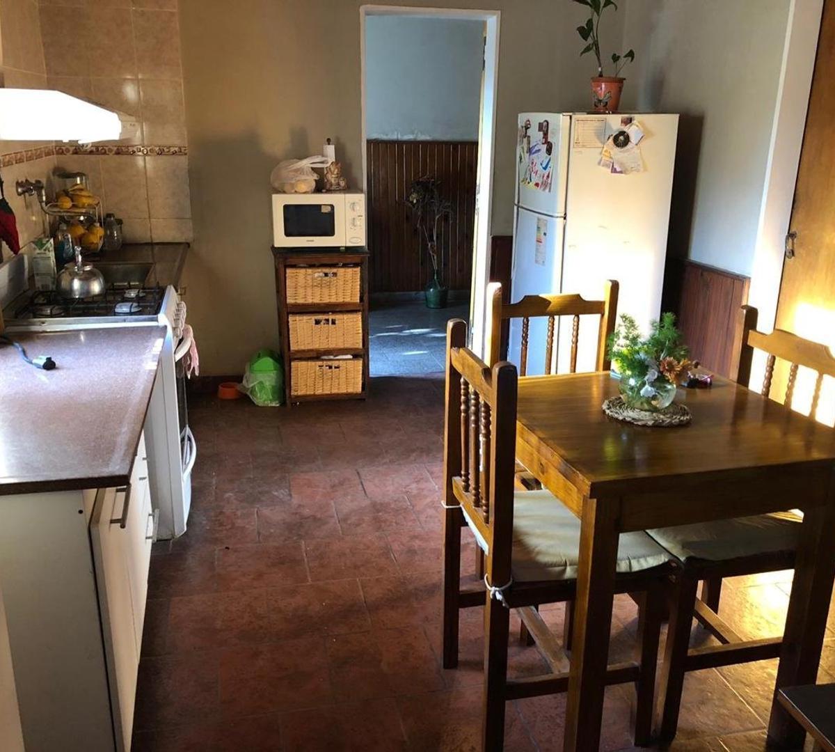 Venta de Casa con Local/departamento, Calle 19 E/ 2 y 106. 5