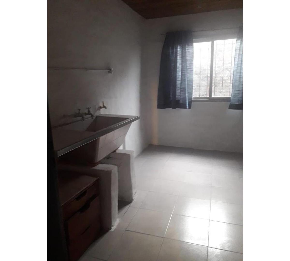 Venta de Casa de Tres Dorm. S/ Terreno 500 m². Mercede 5